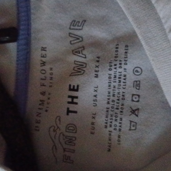 -- Denim & Flower Graphic Tee - Picture 4 of 6